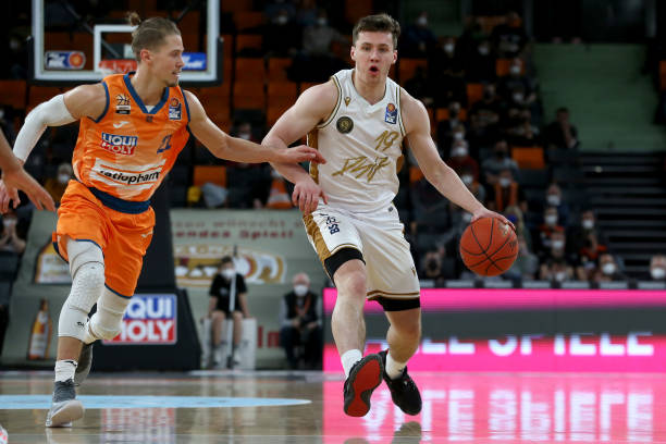 专心踢杯赛 专心踢杯赛