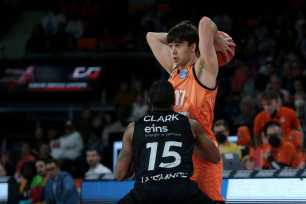 同时也是中 同时也是中