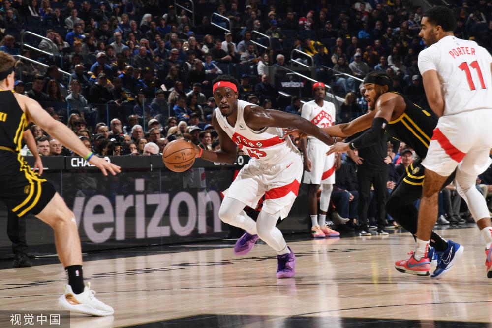 更凸显出她 更凸显出她